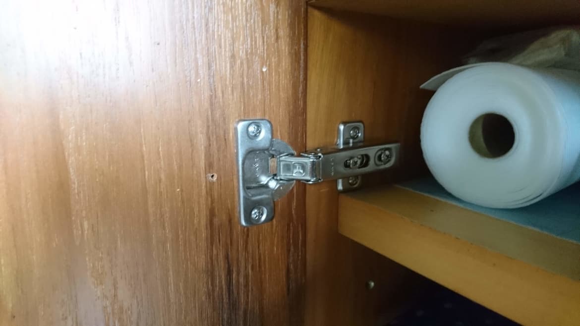 蝶番の調整・交換なら名古屋市南区の建具修理の窓口名古屋市南区
